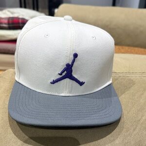 Men's Jordan Brand White/Charcoal Jumpman Pro - Snapback Hat